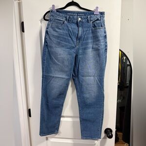 American Eagle Outfitters Mom Jeans